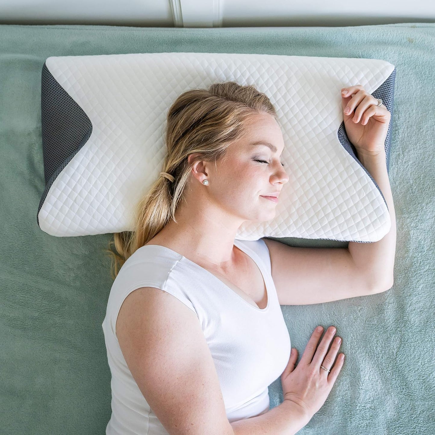 Supportive Dreamsâ„¢ Pain Relief Pillow + 3 FREE Gifts